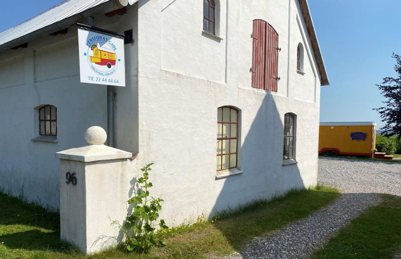 Guesthouse Gjoel Gjol Bagian luar foto