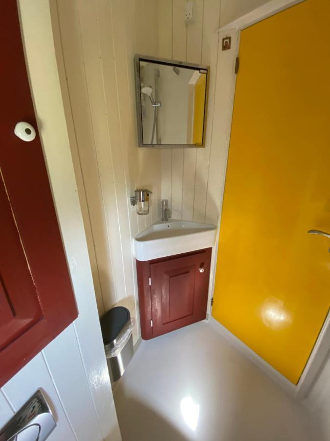 Guesthouse Gjoel Gjol Bagian luar foto