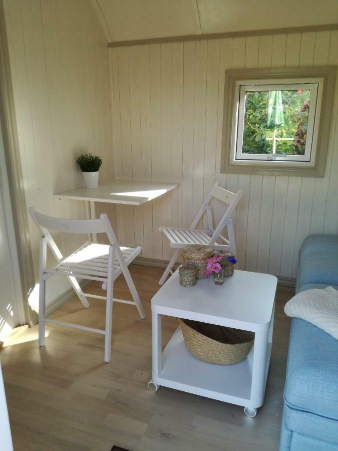 Guesthouse Gjoel Gjol Bagian luar foto